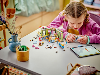 Конструктор LEGO Friends Кав'ярня Хартлейк-Сіті (42618) | Фото 13