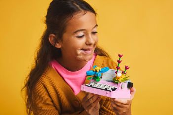 Конструктор LEGO Creator Друкарська машинка з квітами (31169) Конструктор LEGO Creator Друкарська машинка з квітами (31169) | Фото 6