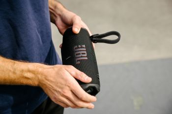 Портативна акустика JBL Charge 6 Black (JBLCHARGE6BLK) | Фото 16