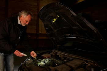 Ліхтар RYOBI RLP4-120G, 4В USB Lithium, акб 1х2Агод (5133006131) Ліхтар RYOBI RLP4-120G, 4В USB Lithium, акб 1х2Агод (5133006131) | Фото 5