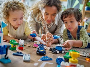 Конструктор LEGO DUPLO Автомобілі для перегонів і пілоти команд Формули-1 (10445) | Фото 11