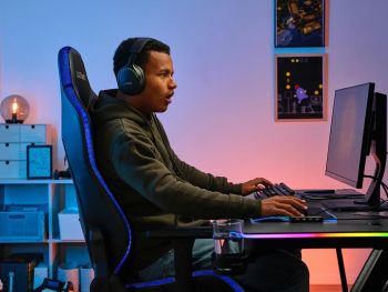 Купить компьютерный и офисный стол Ігровий стіл TRUST GXT 709W Luminus RGB Black (25184_TRUST) | Фото 12