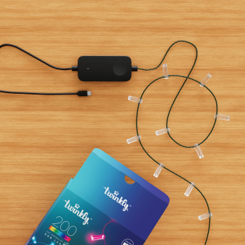 Smart LED Гірлянда Twinkly Strings USB 200 Candle-shaped RGB LEDs, Green Wire, USB-C (TWKC200RGB-G) | Фото 5