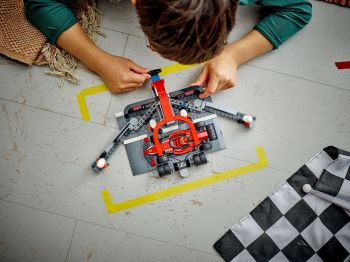 Конструктор LEGO City Піт-стоп і піт-екіпаж F1 з болідом Ferrari (60443) | Фото 7