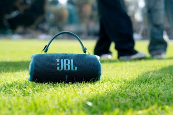 Портативна акустика JBL Charge 6 Pink (JBLCHARGE6PINK) | Фото 10