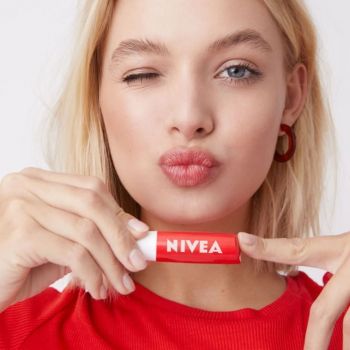 Бальзам для губ NIVEA Полуничне сяйво 4,8г (4006000002095) | Фото 11