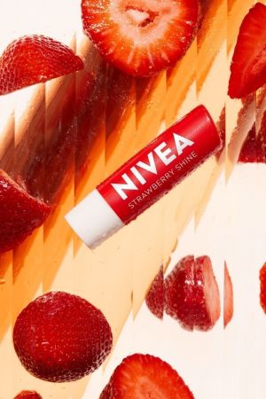 Бальзам для губ NIVEA Полуничне сяйво 4,8г (4006000002095) | Фото 18