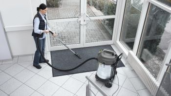Пилосос для сухого та вологого прибирання KARCHER NT 70/2 Me Classic (1.667-306.0) | Фото 1