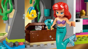 Конструктор LEGO I Disney Princess Замок принцеси та королівські улюбленці (43267) | Фото 6