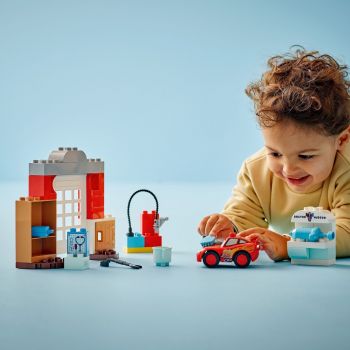 Конструктор LEGO DUPLO Візит МакКвіна в гараж Дока (10456) Конструктор LEGO DUPLO Візит МакКвіна в гараж Дока (10456) | Фото 6