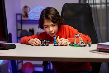 Конструктор LEGO Fortnite Лагерь Peely та Sparkplug (77075) Конструктор LEGO Fortnite Лагерь Peely та Sparkplug (77075) | Фото 6