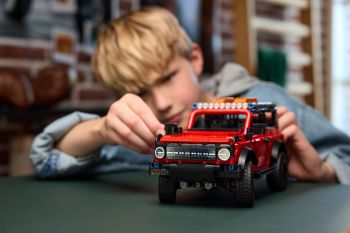 Конструктор LEGO 42213 Technic Позашляховик Ford Bronco | Фото 4