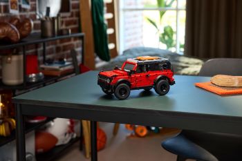 Конструктор LEGO 42213 Technic Позашляховик Ford Bronco | Фото 6