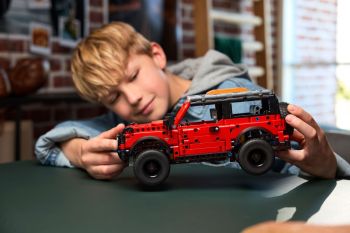 Конструктор LEGO 42213 Technic Позашляховик Ford Bronco | Фото 8