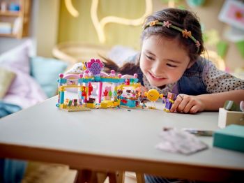 Конструктор LEGO Friends Цукерня Хартлейк-Сіті (42649) | Фото 10