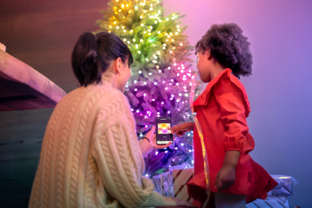 Smart LED Гірлянда Twinkly Strings USB 200 Candle-shaped RGB LEDs, Clear Wire, USB-C (TWKC200RGB-T) | Фото 11