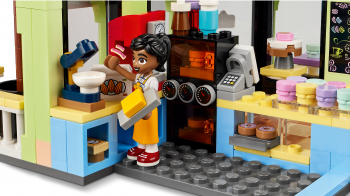 Конструктор LEGO Friends Кав'ярня Хартлейк-Сіті (42618) | Фото 16
