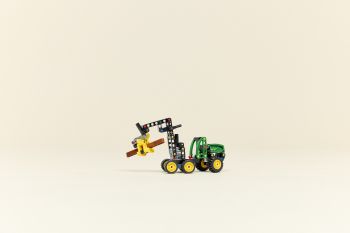 Конструктор LEGO Technic Колісний комбайн John Deere 1470H (42218) Купить конструктор Конструктор LEGO Technic Колісний комбайн John Deere 1470H (42218) | Фото 4