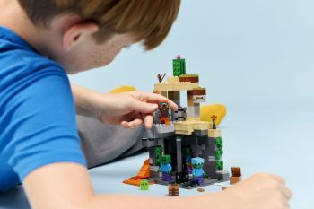 Конструктор LEGO Minecraft Підземелля зомбі (21587) | Фото 11
