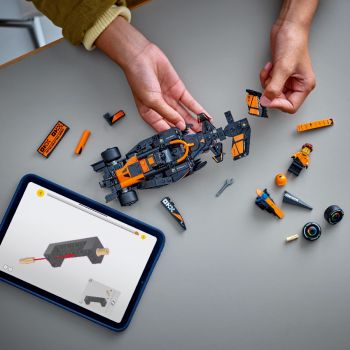 Конструктор LEGO Speed Champions Автомобіль для перегонів McLaren F1® Team MCL38 (77251) | Фото 1
