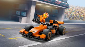 Купить конструктор Конструктор LEGO City Пілот F1 з автомобілем для перегонів команди McLaren (60442) | Фото 5