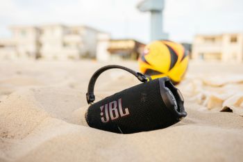 Портативна акустика JBL Charge 6 Pink (JBLCHARGE6PINK) | Фото 9