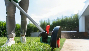 Тример садовий акумуляторний Bosch UniversalGrassCut 18V-260 (0.600.8C1.D03) Купить триммер и газонокосилка Тример садовий акумуляторний Bosch UniversalGrassCut 18V-260 (0.600.8C1.D03) | Фото 6