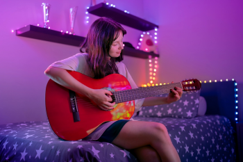 Smart LED Гірлянда Twinkly Strings USB 100 Star-shaped RGB LEDs, Clear Wire, USB-C (TWKS100RGB-T) | Фото 5