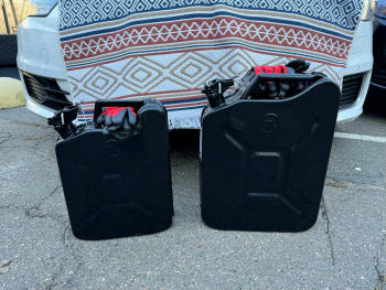 Каністра металева Poputchik для палива 20 л з рукавичками Чорна (28-031-IS) | Фото 7