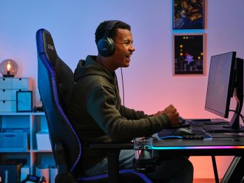 Купить компьютерный и офисный стол Ігровий стіл TRUST GXT 709W Luminus RGB Black (25184_TRUST) | Фото 13