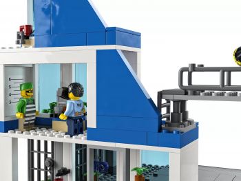 Купить конструктор LEGO City Полицейский участок (60316) | Фото 7