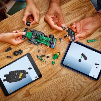 Конструктор LEGO Speed Champions Автомобіль для перегонів Aston Martin Aramco F1® AMR24 (77245) | Фото 12