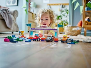 Конструктор LEGO DUPLO Автомобілі для перегонів і пілоти команд Формули-1 (10445) | Фото 12