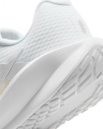 Кросівки жіночі Nike W Downshifter 13 FD6476-101 36.5 (6 US) білі | Фото 4