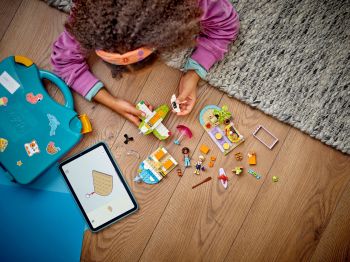 Конструктор LEGO Friends Творча валіза для подорожей і відпочинку на пляжі (42672) Конструктор LEGO Friends Творча валіза для подорожей і відпочинку на пляжі (42672) | Фото 6