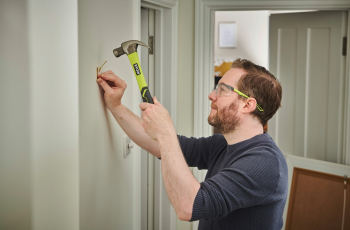 Молоток столярний RYOBI RHHCC560, 560г (5132006034) Молоток столярний RYOBI RHHCC560, 560г (5132006034) | Фото 6