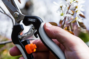 Купить секатор и сучкорез Секатор площинний Neo Tools, d леза 18мм, 200мм, 120г (15-207) | Фото 6