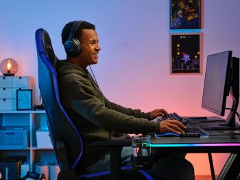 Купить компьютерный и офисный стол Ігровий стіл TRUST GXT 709W Luminus RGB Black (25184_TRUST) | Фото 15