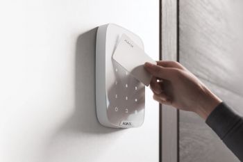 Карточка Ajax Pass 1шт, Jeweler, бесконтактная, белый (AP1PW) | Фото 2