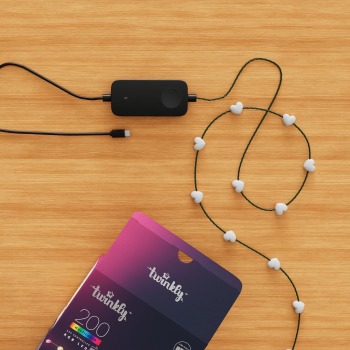 Smart LED Гірлянда Twinkly Strings USB 200 Heart-shaped RGB LEDs, Green Wire, USB-C (TWKH200RGB-G) | Фото 14