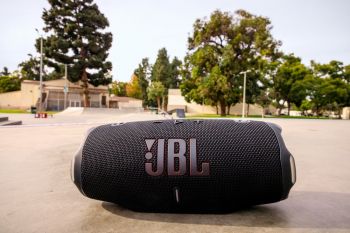 Портативна акустика JBL Charge 6 Black (JBLCHARGE6BLK) | Фото 7
