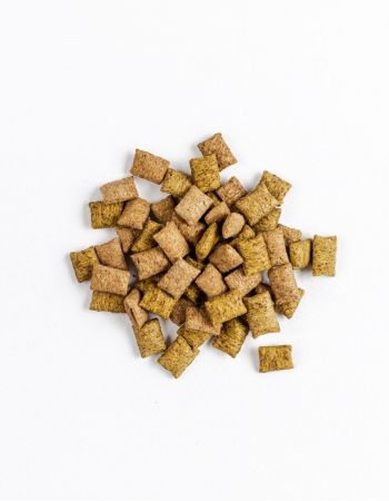 Ласощі для заохочення кішок Savory Snack Chicken and Cheese, подушечки з куркою та сиром, 60 г (4820232631461) | Фото 2