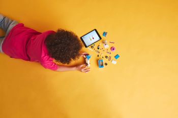 Купить конструктор Конструктор LEGO City Вантажівка з пончиками (60452) | Фото 7