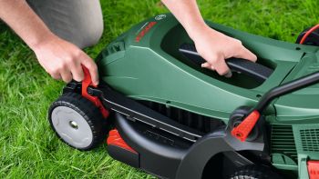 Газонокосарка мережева Bosch UniversalRotak 37-555 1400Вт (0.600.8A6.501) Купить триммер и газонокосилка Газонокосарка мережева Bosch UniversalRotak 37-555 1400Вт (0.600.8A6.501) | Фото 7