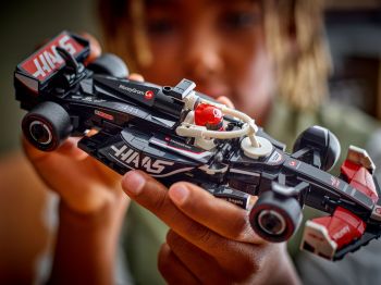 Конструктор LEGO Speed Champions Автомобіль для перегонів MoneyGram Haas F1 Team VF-24 (77250) | Фото 6