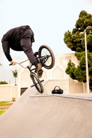 Портативна акустика JBL Charge 6 Black (JBLCHARGE6BLK) | Фото 9