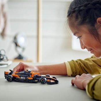 Конструктор LEGO Speed Champions Автомобіль для перегонів McLaren F1® Team MCL38 (77251) | Фото 4