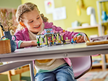 Конструктор LEGO Friends Кав'ярня Хартлейк-Сіті (42618) | Фото 11