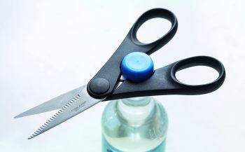 Купить кухонную принадлежность FISKARS Ножницы кухонные Essential с открывашкой для бутылок (1023820) | Фото 2