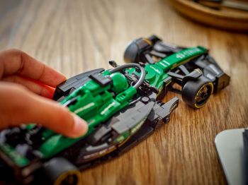 Конструктор LEGO Speed Champions Автомобіль для перегонів Aston Martin Aramco F1® AMR24 (77245) | Фото 6